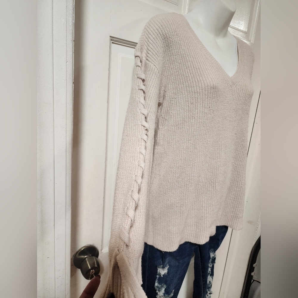 AMERICAN Eagle Outfitters Lace Sleeve Knit V-neck Sweater - Picture 11 of 12